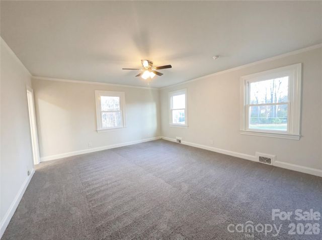 207 Gleneagles Road E, Statesville, NC 28625