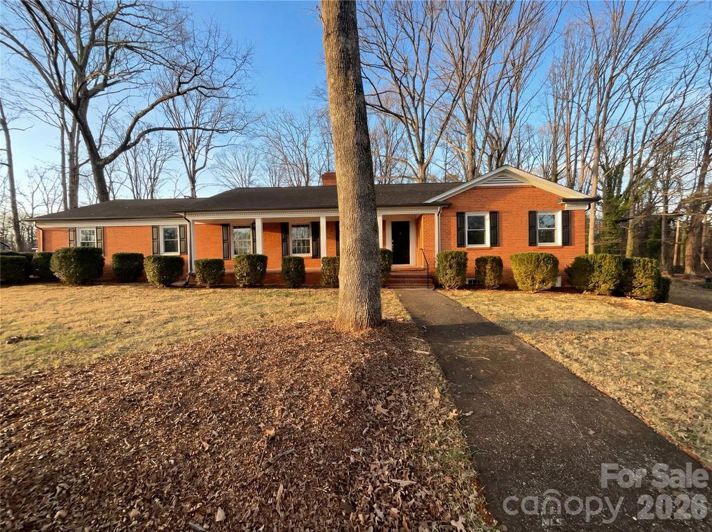 207 Gleneagles Road E, Statesville, NC 28625
