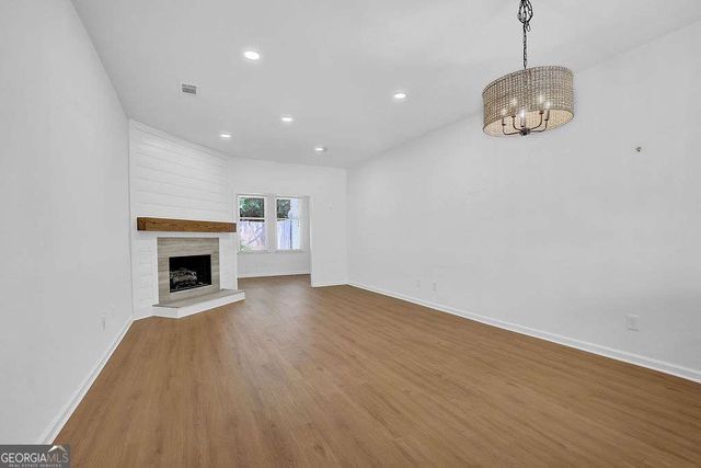 142 Victoria Way, Roswell, GA 30075
