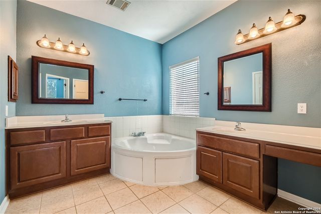 1754 Heavens Peak, San Antonio, TX 78258
