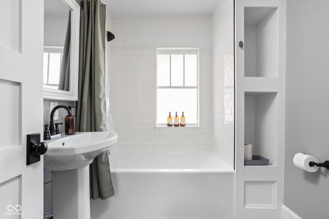 1202 N New Jersey Street, Indianapolis, IN 46202