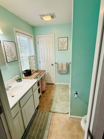 20 Memorial St, Templeton, MA 01436