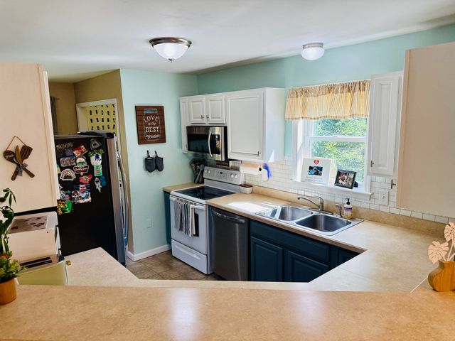 20 Memorial St, Templeton, MA 01436
