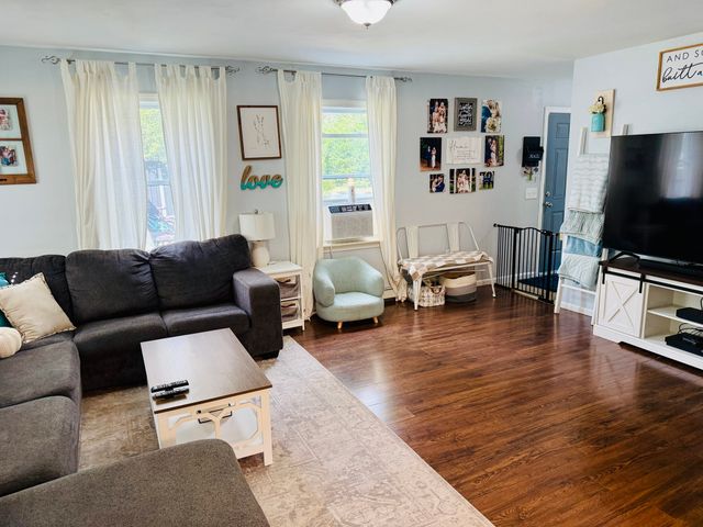 20 Memorial St, Templeton, MA 01436