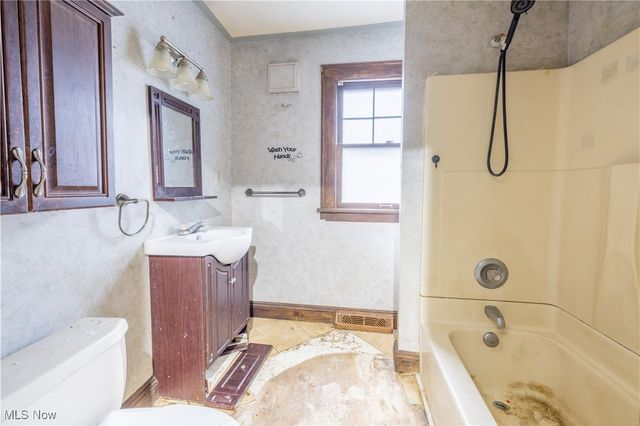 222 Central Parkway Avenue SE, Warren, OH 44483