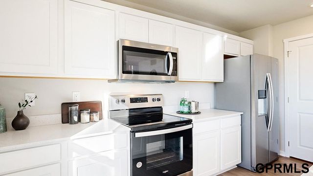 6066 N 185 Street, Elkhorn, NE 68022
