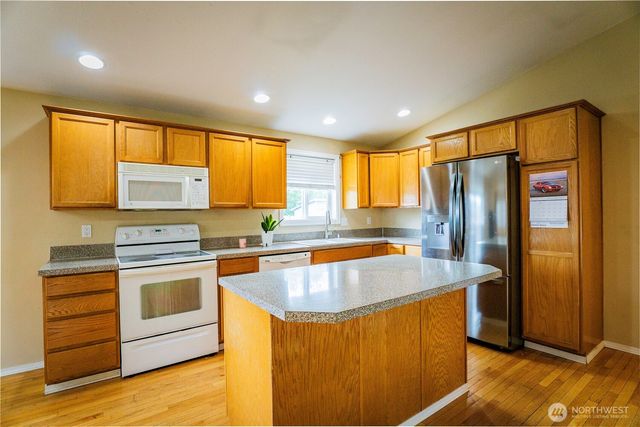 10001 Beth Court SE, Yelm, WA 98597