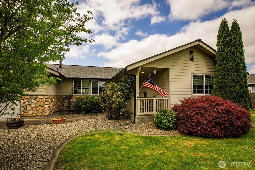 10001 Beth Court SE, Yelm, WA 98597