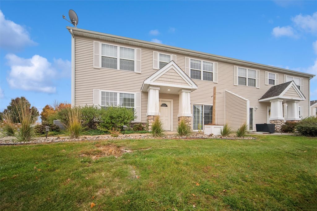 1023 NE Greenview Drive, Ankeny, IA 50021