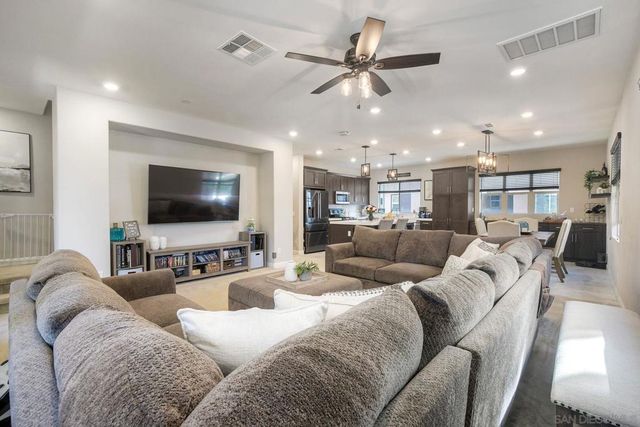 1577 Castillo Way 5, Vista, CA 92081