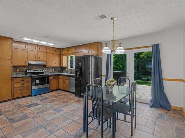 10 Glenn Burnie Drive, Stockbridge, GA 30281