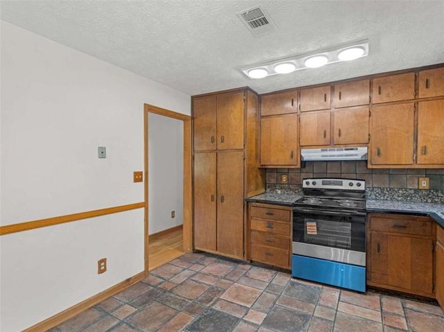 10 Glenn Burnie Drive, Stockbridge, GA 30281