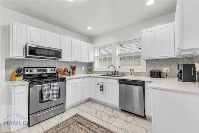 686 S 4th Street, Jesup, GA 31545