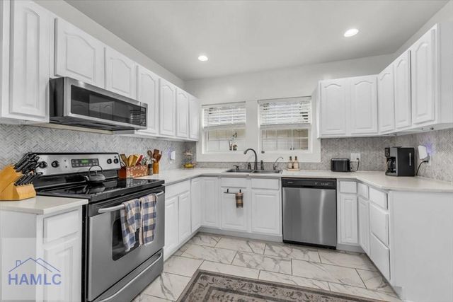 686 S 4th Street, Jesup, GA 31545