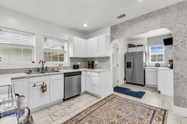 686 S 4th Street, Jesup, GA 31545