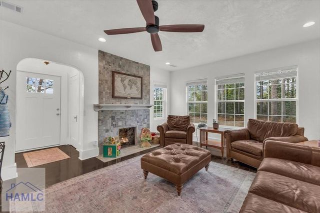 686 S 4th Street, Jesup, GA 31545