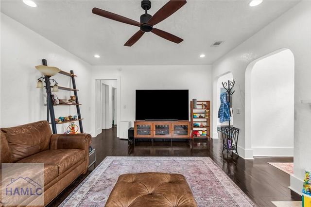 686 S 4th Street, Jesup, GA 31545