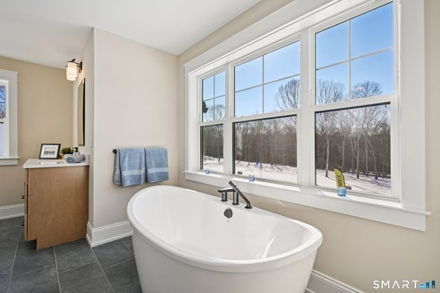 20 Twin Valley Road, East Lyme, CT 06333