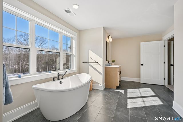 20 Twin Valley Road, East Lyme, CT 06333