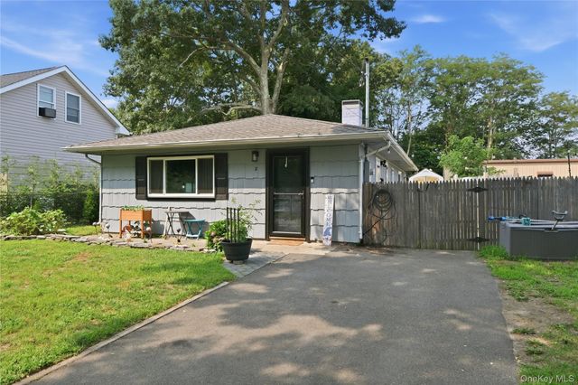 8 Roberts Street, Mastic, NY 11950