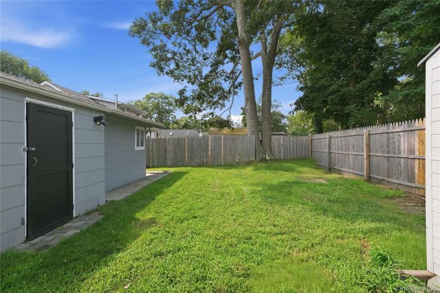 8 Roberts Street, Mastic, NY 11950