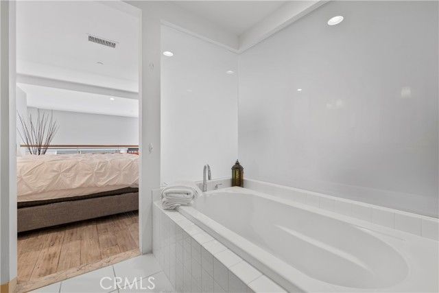 1100 Wilshire Boulevard 1707, Los Angeles, CA 90017