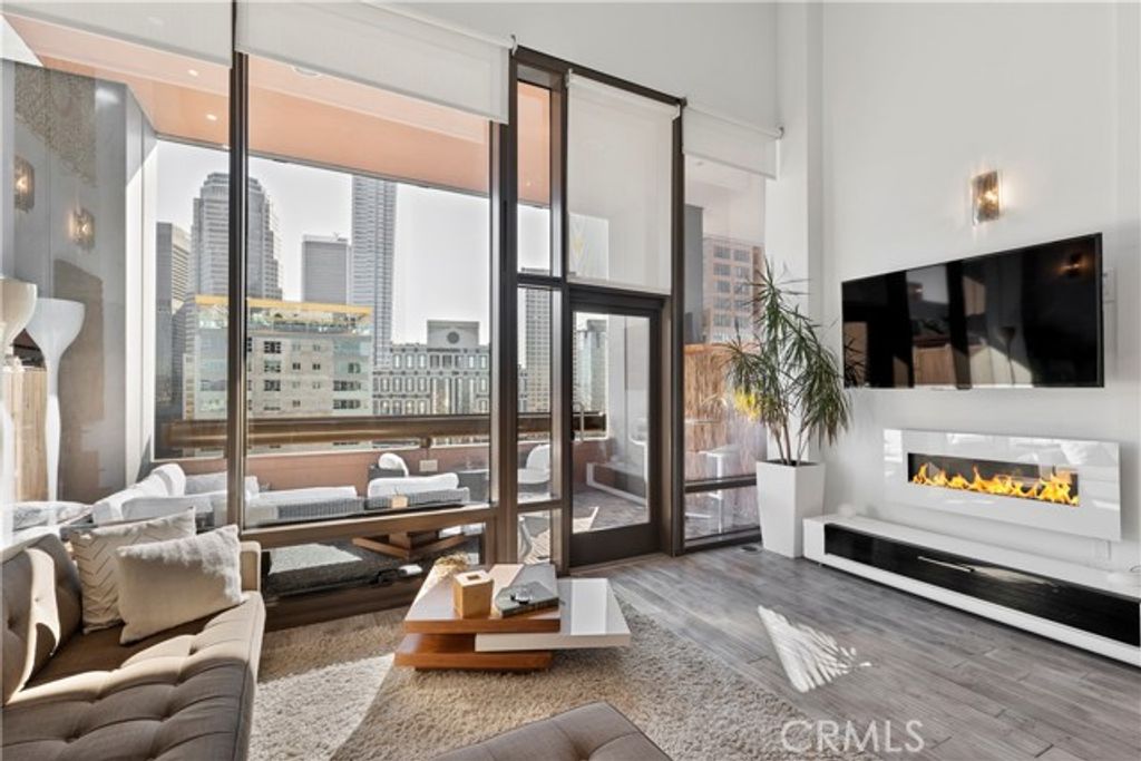 1100 Wilshire Boulevard 1707, Los Angeles, CA 90017