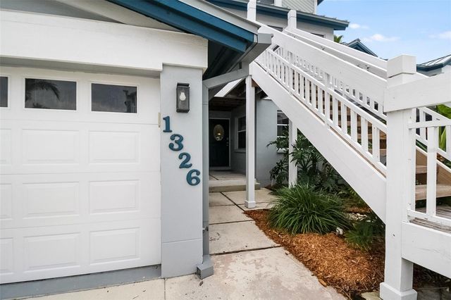 1326 SIESTA BAYSIDE DRIVE 1326-D, Sarasota, FL 34242