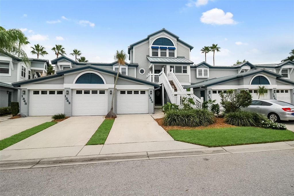 1326 SIESTA BAYSIDE DRIVE 1326-D, Sarasota, FL 34242