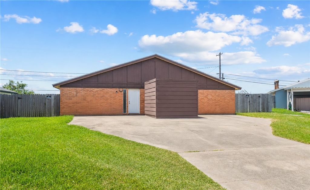 321 Easy St A&B, Corpus Christi, TX 78418 — exterior
