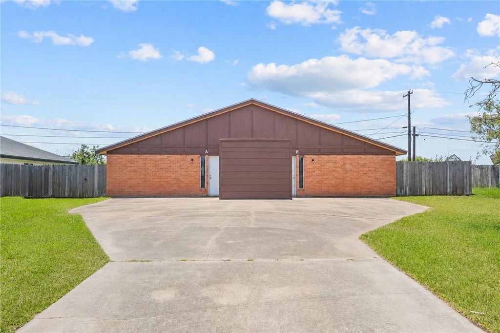 321 Easy St A&B, Corpus Christi, TX 78418 — photo 2