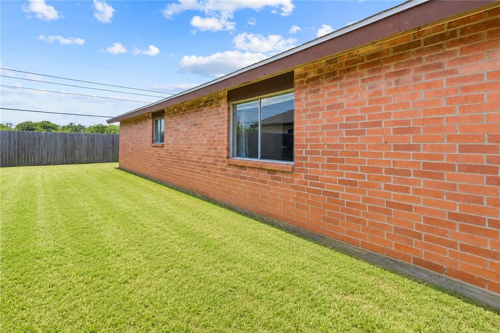 321 Easy St A&B, Corpus Christi, TX 78418 — photo 4