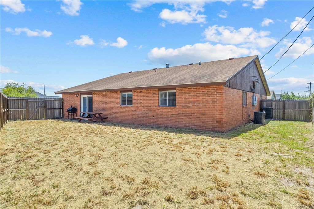 321 Easy St A&B, Corpus Christi, TX 78418 — photo 5