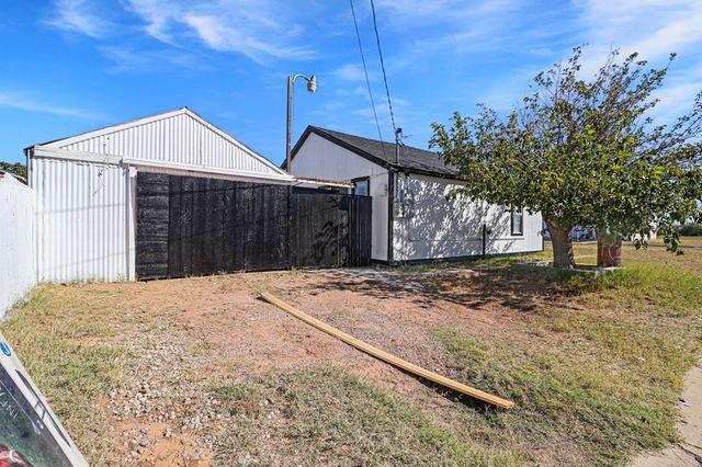 1701 E 6th St, Odessa, TX 79761