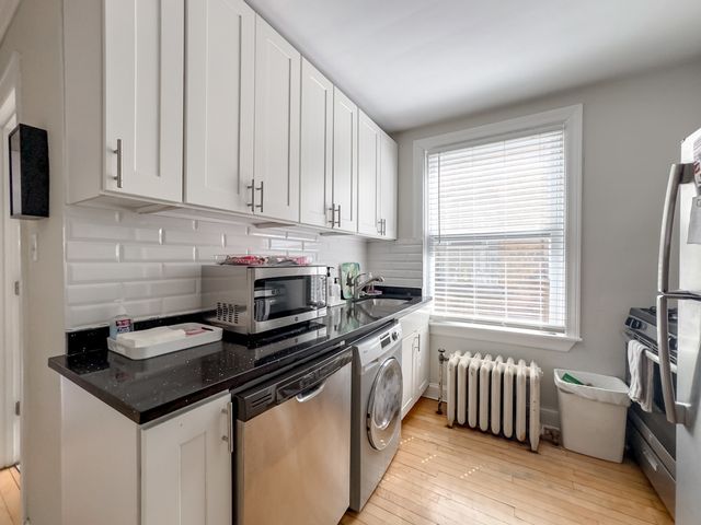 733 Elm Street 302, Winnetka, IL 60093