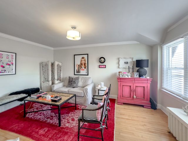 733 Elm Street 302, Winnetka, IL 60093
