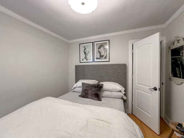 733 Elm Street 302, Winnetka, IL 60093