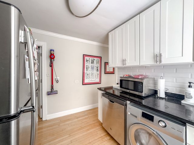 733 Elm Street 302, Winnetka, IL 60093