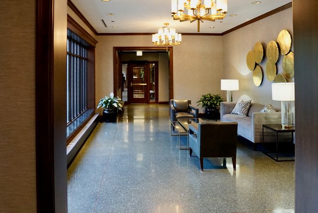 55 W Delaware Place 221, Chicago, IL 60610