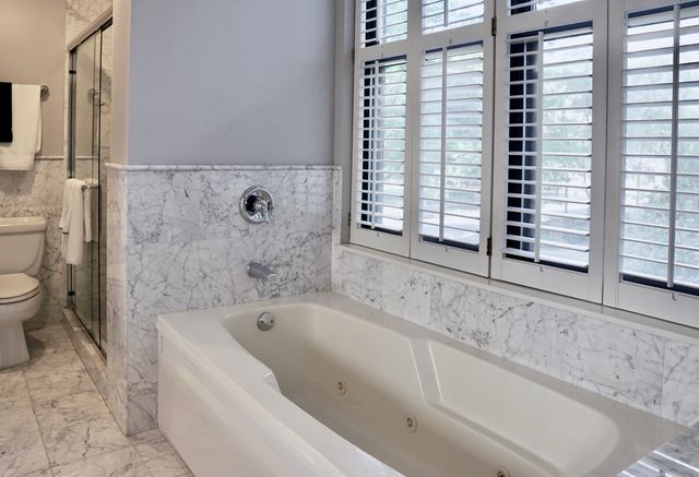 55 W Delaware Place 221, Chicago, IL 60610