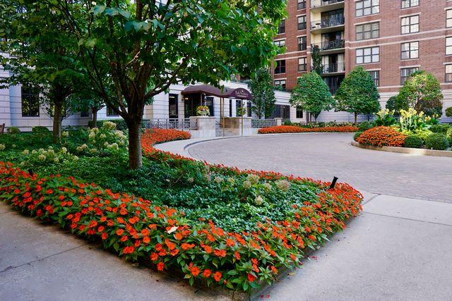 55 W Delaware Place 221, Chicago, IL 60610