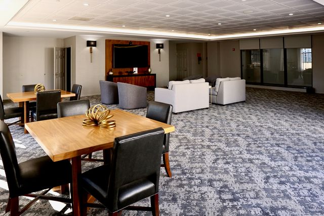 55 W Delaware Place 221, Chicago, IL 60610