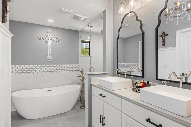 3901 Crescent Drive, Granbury, TX 76049