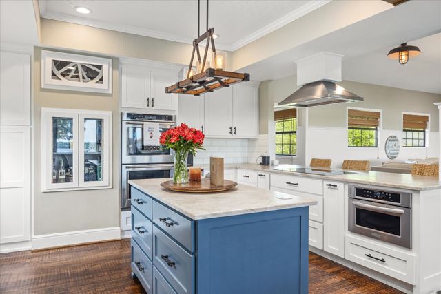 3901 Crescent Drive, Granbury, TX 76049