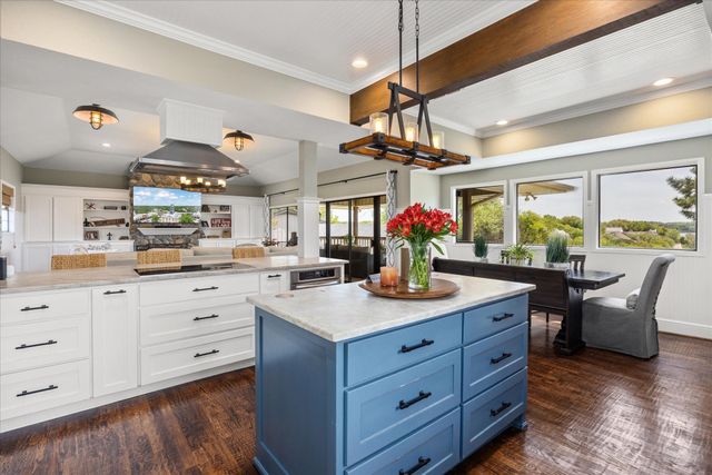 3901 Crescent Drive, Granbury, TX 76049