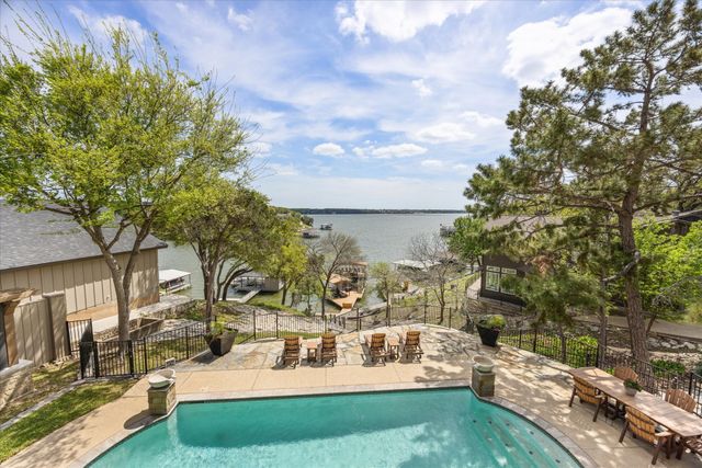 3901 Crescent Drive, Granbury, TX 76049