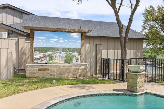 3901 Crescent Drive, Granbury, TX 76049