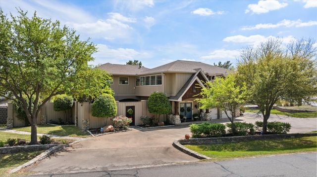 3901 Crescent Drive, Granbury, TX 76049