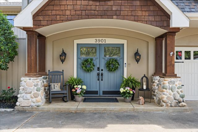 3901 Crescent Drive, Granbury, TX 76049