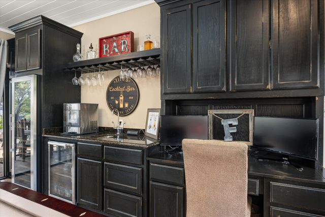 3901 Crescent Drive, Granbury, TX 76049